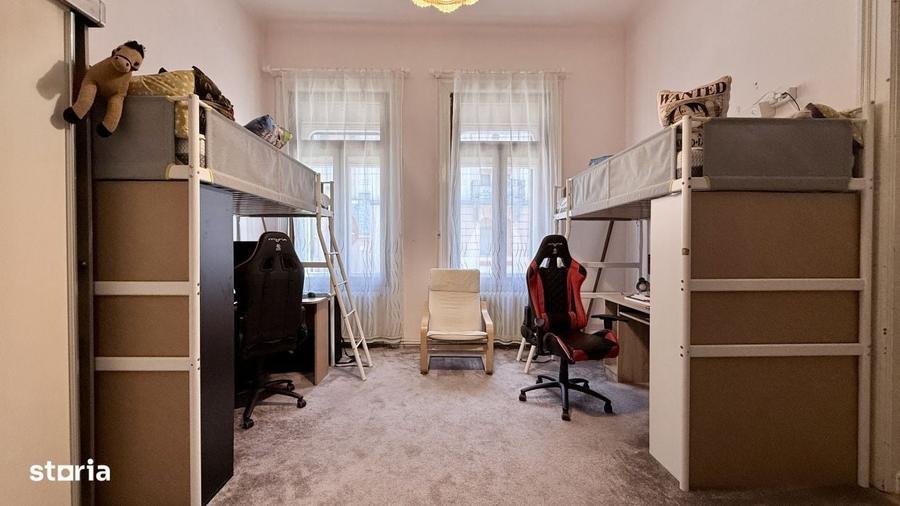 Apartament cu 4 camere decomandat în P-ța Maria