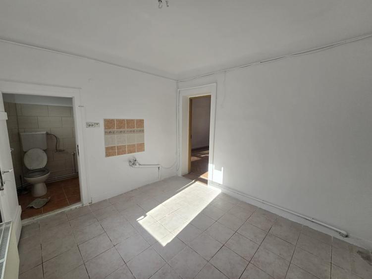 Birou, de 150 mp, în Central