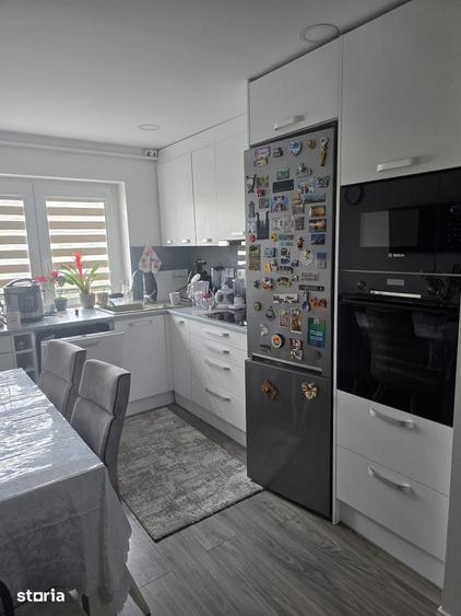 Apartament cu 3 camere decomandat în Micro 16