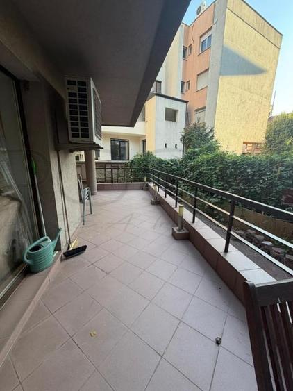 Apartament cu 3 camere decomandat în Herăstrău