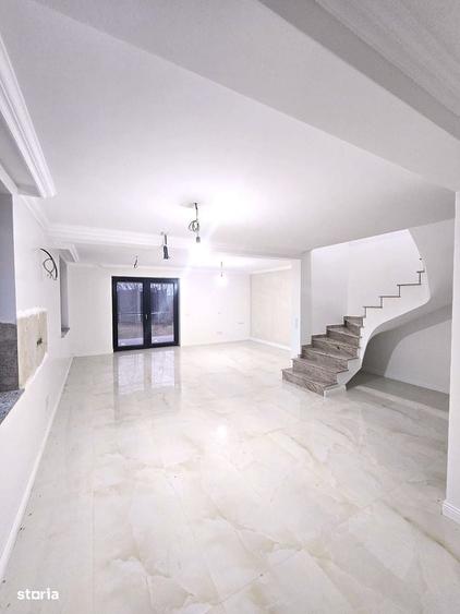 Casă cu 4 camere în Central