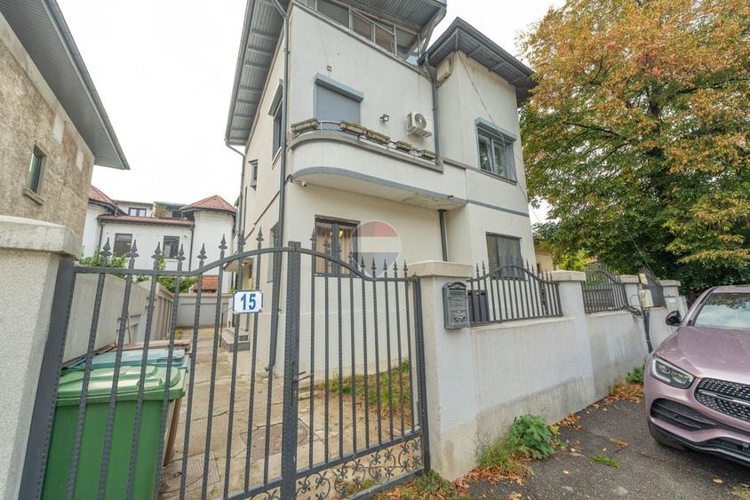 Apartament cu 3 camere semidecomandat, mobilat în Dorobanți