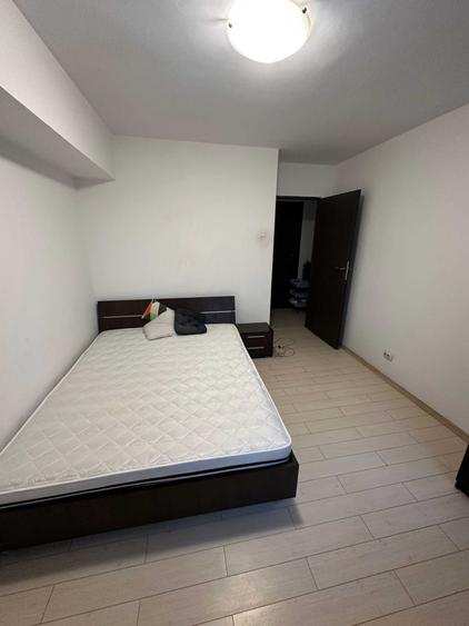 Apartament cu 4 camere decomandat în Mihai Bravu