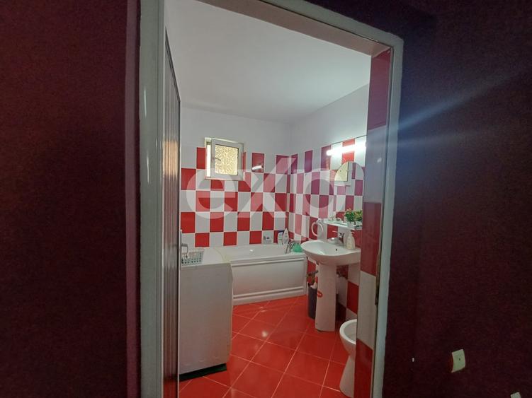 Apartament cu 2 camere semidecomandat, mobilat în Prelungirea Craiovei