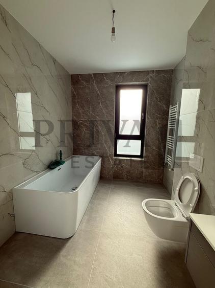 Apartament cu 3 camere semidecomandat în Torontalului