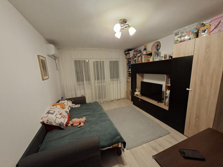Apartament cu 2 camere semidecomandat, mobilat în Alexandru cel Bun