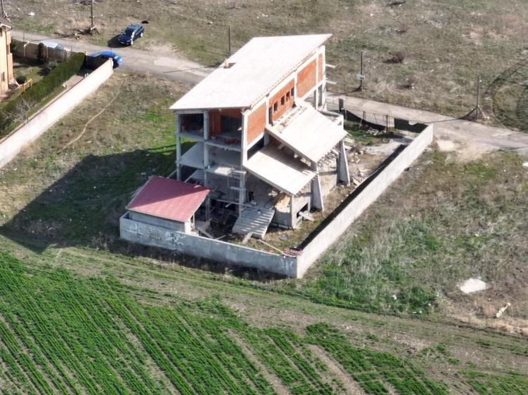 De Vanzare..Casa in constructie - 700 mp construiti + 800 mp teren | Zona Elvila, langa Iac - 6