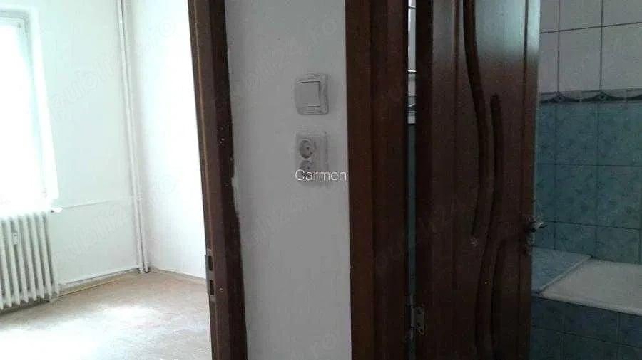 Inchiriez apartament 5 camere Crangasi - 3
