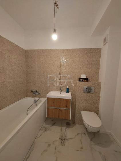 Apartament cu 4 camere semidecomandat în Sisești