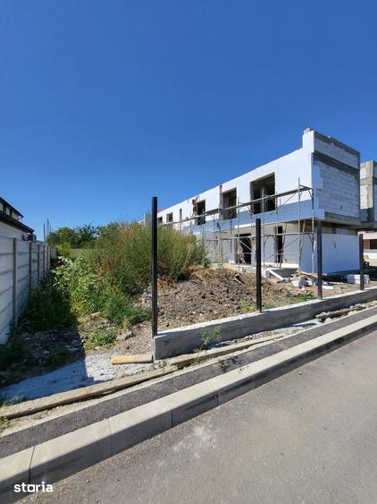 Casă cu 3 camere cu Teren 277 Mp în Odăi
