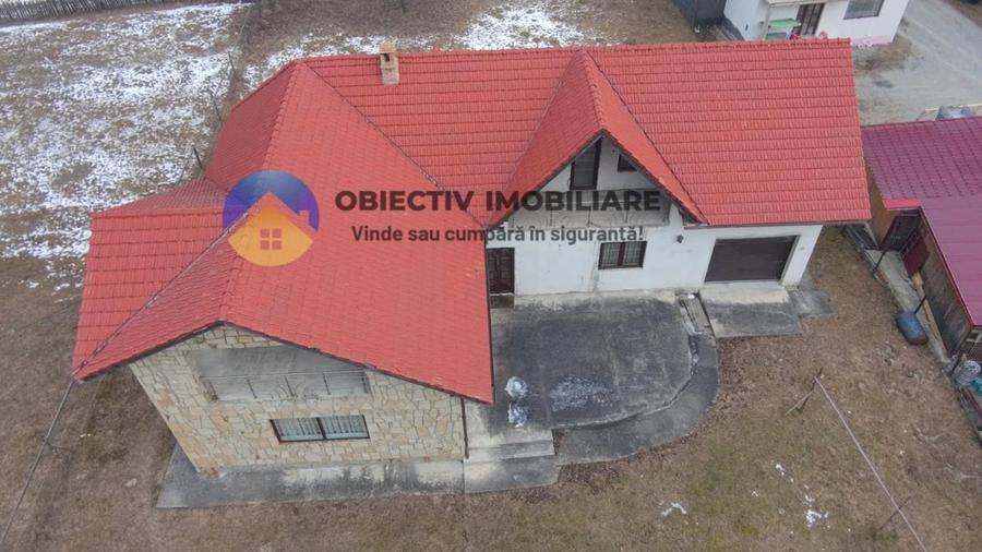 Casă cu 4 camere cu Teren 1376 Mp în Borca