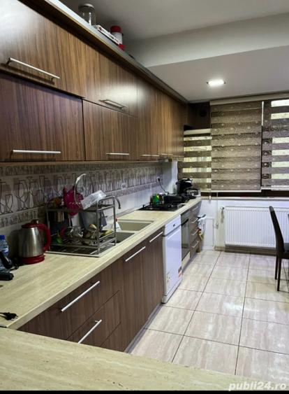 Casă individuală cu 9 camere cu Canalizare în Colentina