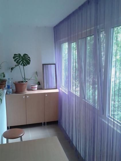 Apartament cu 2 camere semidecomandat, mobilat în Apusului