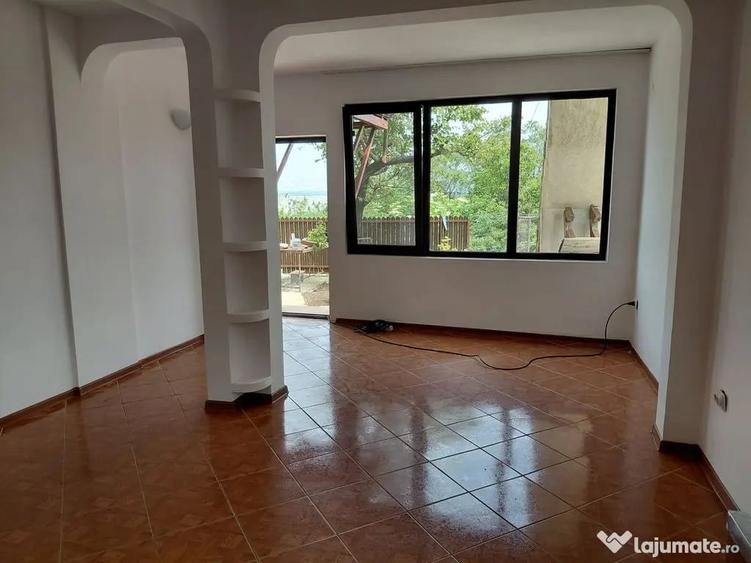 Casă cu 4 camere cu Teren 522 Mp în Central