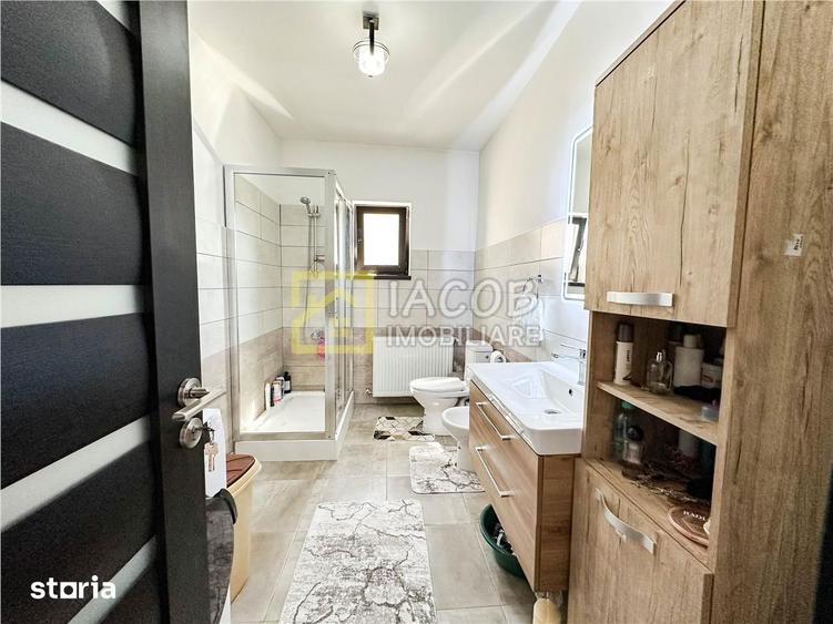 Casă cu 3 camere cu Teren 420 Mp în Central