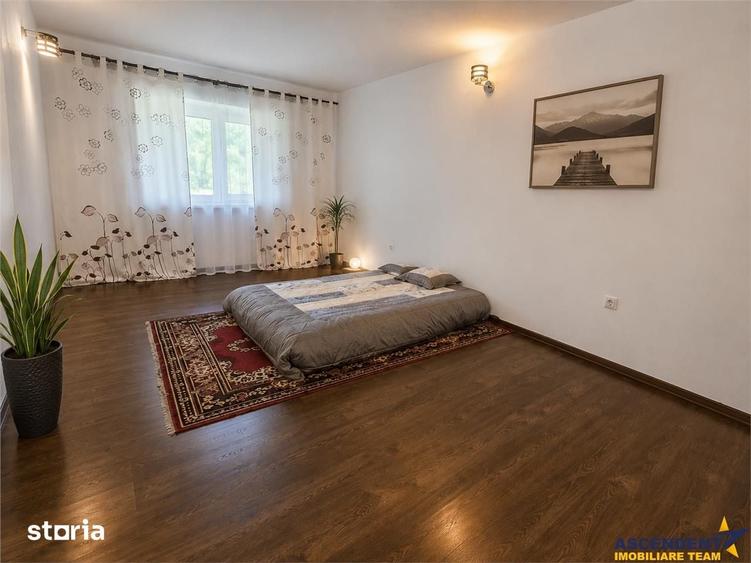 Casă cu 5 camere cu Teren 1917 Mp în Runcu