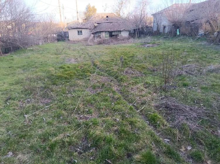Teren de 811 mp, în Căscioarele
