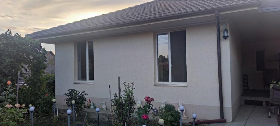 Duplex cu 4 camere cu Canalizare în Diniaș