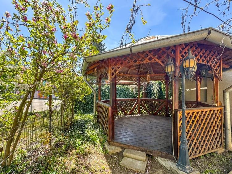 Casă individuală cu 4 camere cu Teren 1145 Mp în Central