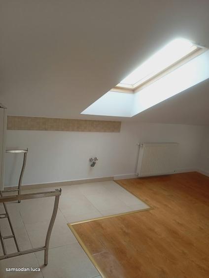 Apartament cu 4 camere decomandat în Florești