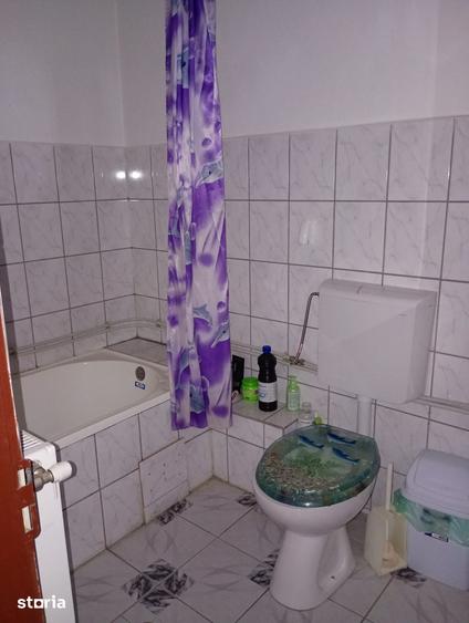 Casă cu 5 camere cu Teren 1000 Mp în Berislăvești