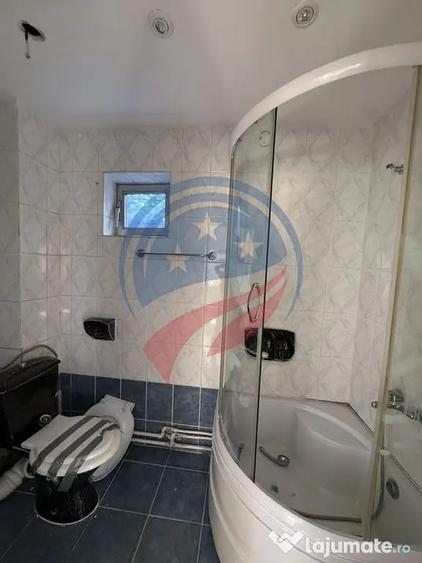 Casă cu 7 camere cu Teren 372 Mp în Central