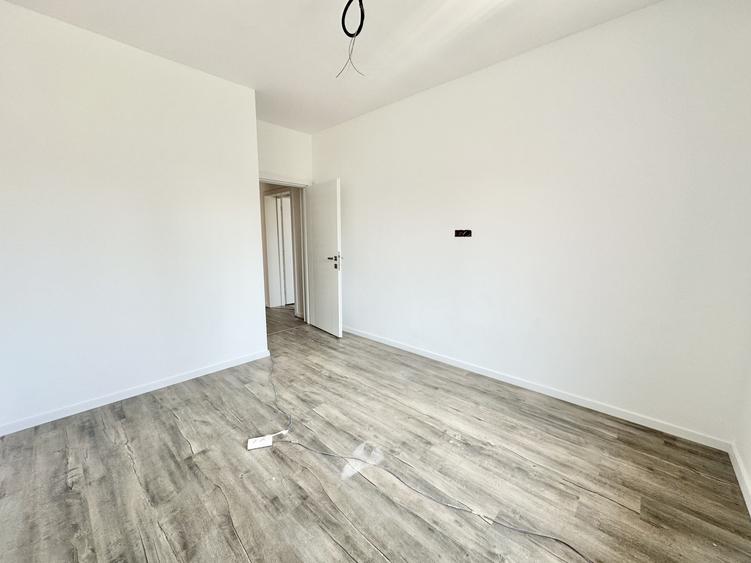 Duplex cu 3 camere cu Canalizare în Albina