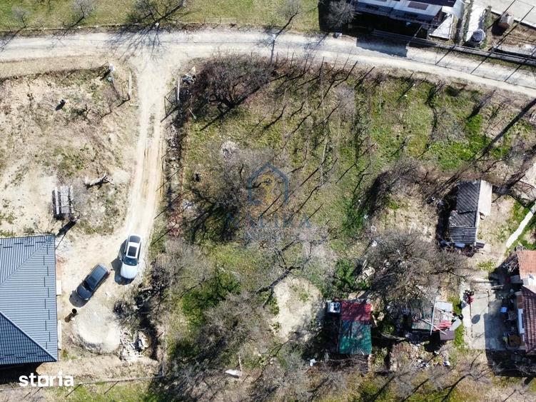 Teren de 2421 mp, în Mireșu Mare