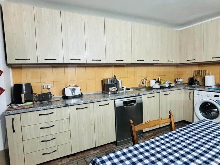Apartament cu 4 camere decomandat, mobilat în Exterior Vest
