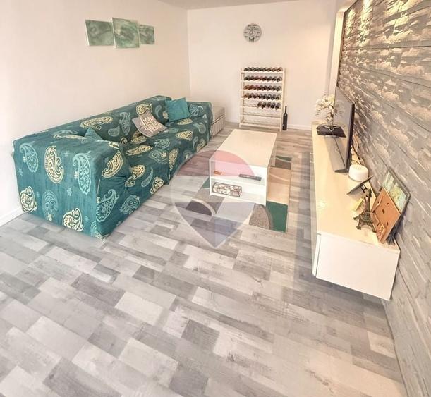 Duplex cu 6 camere cu Teren 229 Mp în Est