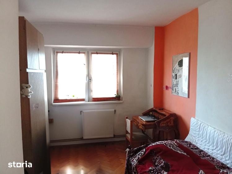 Apartament cu 4 camere decomandat în Micălaca