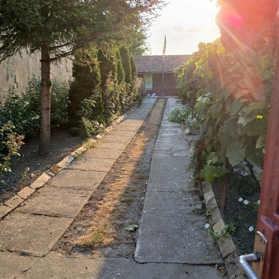 Casă cu 3 camere cu Teren 1095 Mp în Central