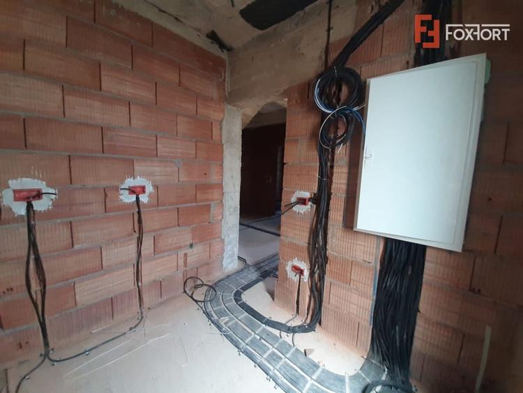 Duplex cu 5 camere cu Canalizare în Ghiroda