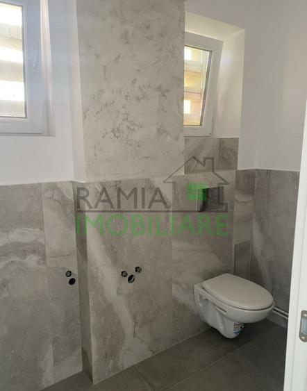 Apartament cu 4 camere decomandat în Tractorul