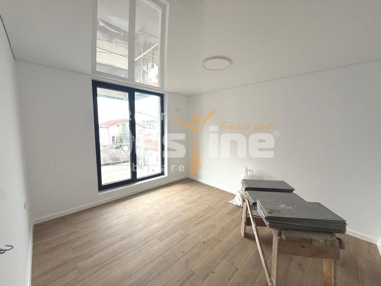 Penthouse cu 4 camere decomandat în Crângași
