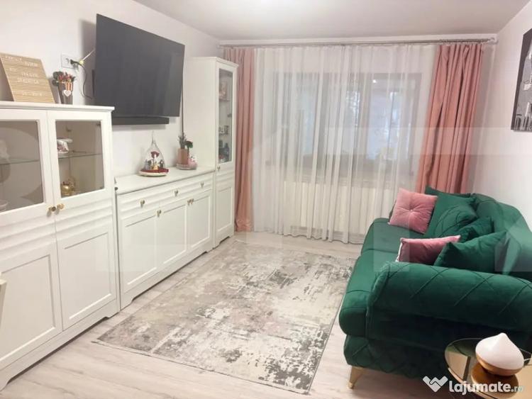 Apartament cu 3 camere decomandat în Central