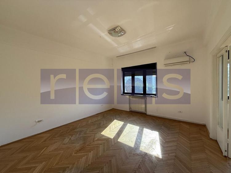 Apartament cu 5 camere semidecomandat, mobilat în Amzei
