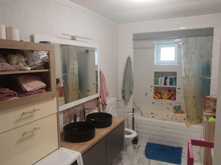 Casă cu 4 camere în Central