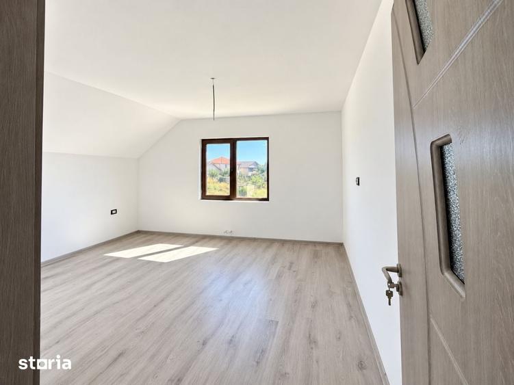 Casă cu 7 camere cu Teren 219 Mp în Coiciu