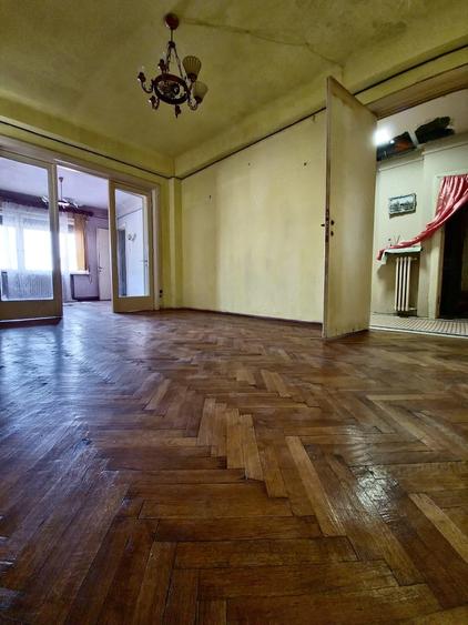 Apartament cu 4 camere decomandat în Universitate