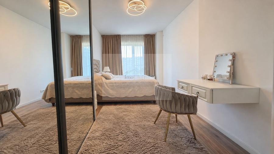 Apartament cu 3 camere semidecomandat, mobilat în Central