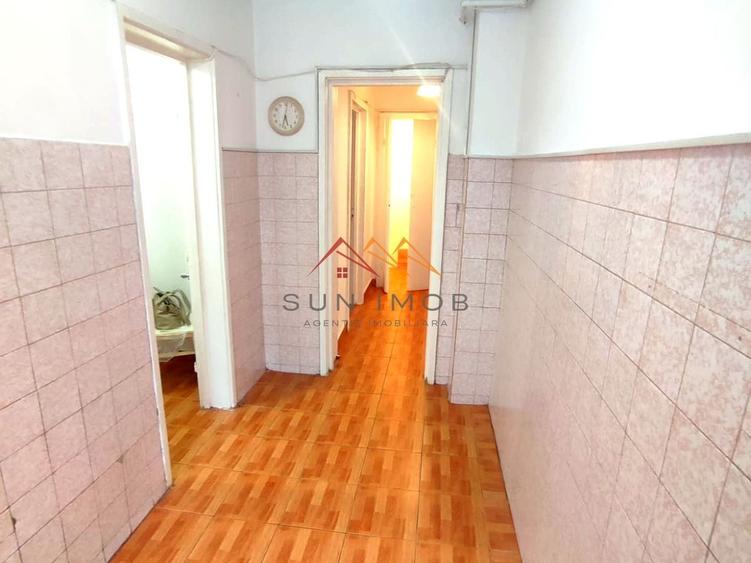 Apartament cu 3 camere semidecomandat în Central