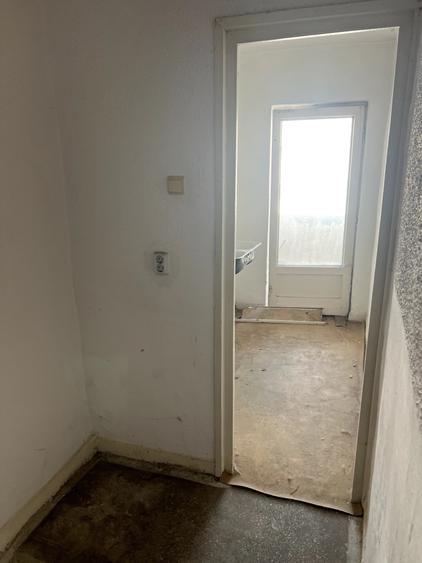 Garsonieră decomandată în Coman