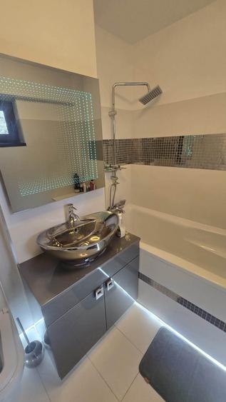 Apartament cu 4 camere decomandat în Crângași