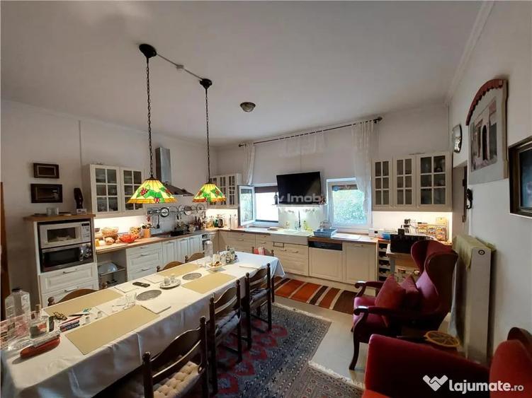Casă cu 5 camere cu Teren 7241 Mp în Central