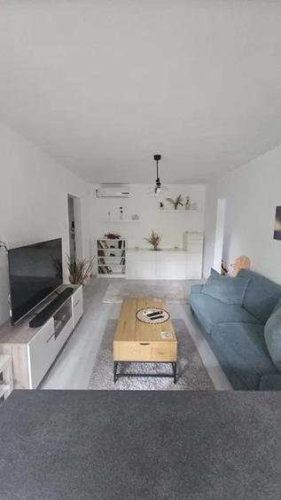 Apartament cu 2 camere semidecomandat, mobilat în Alexandru Obregia