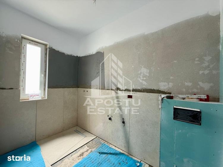 Apartament cu 3 camere în Plopi