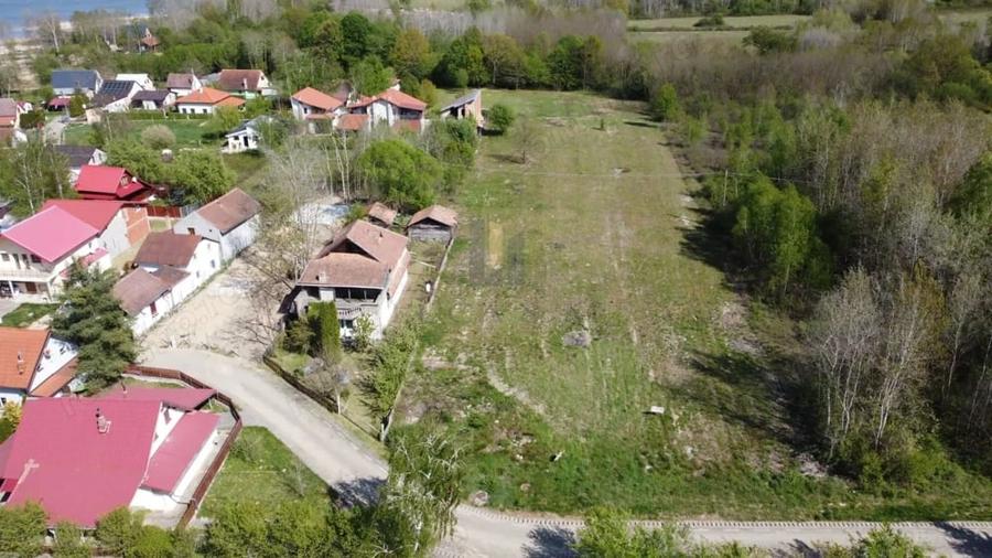 Teren de 365 mp, în Fârdea
