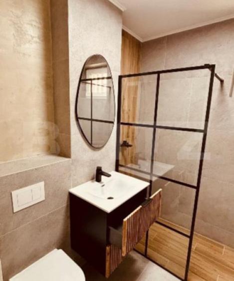 Apartament cu 3 camere semidecomandat în Ultracentral