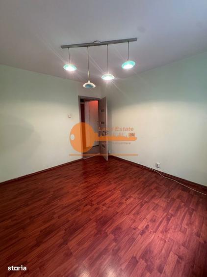 Apartament cu 3 camere în Crângași